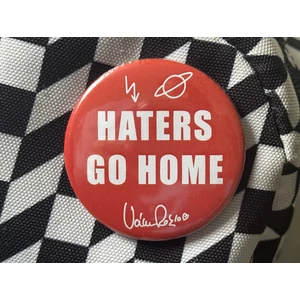 Haters go home kitűző