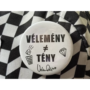 Vélemény ≠ tény kitűző