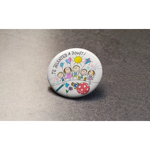 Gyereknapi kitűző 2023 - fehér háttérrel