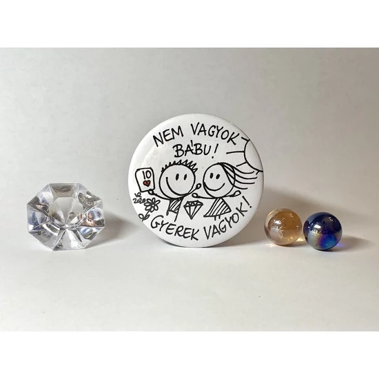 Hűtőmágnes: Nem vagyok bábu! Gyerek vagyok!